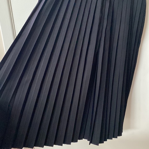 Beautiful French Pinafore Culottes Jumper convertible to shorts ✨FIRM✨

NWOT - Picture 4 of 10